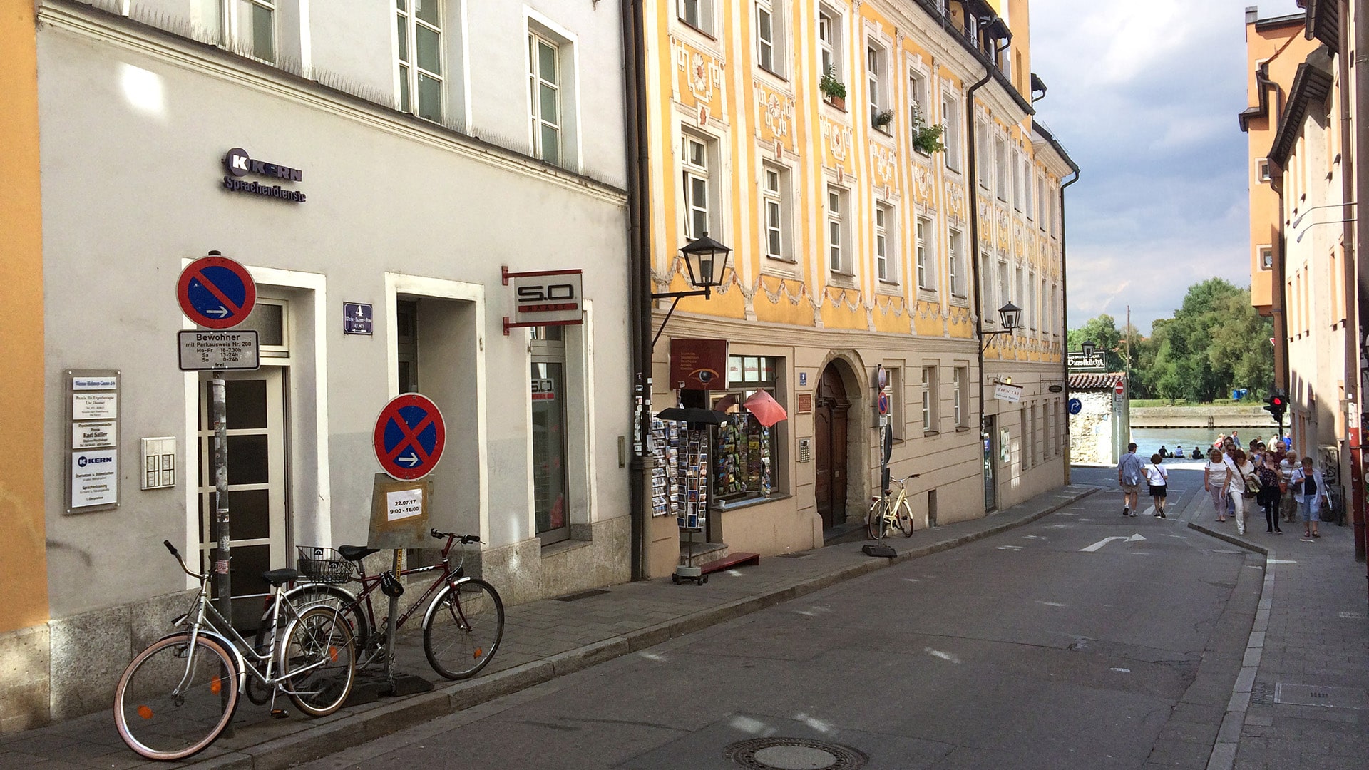 Exterior view of the KERN language school Regensburg